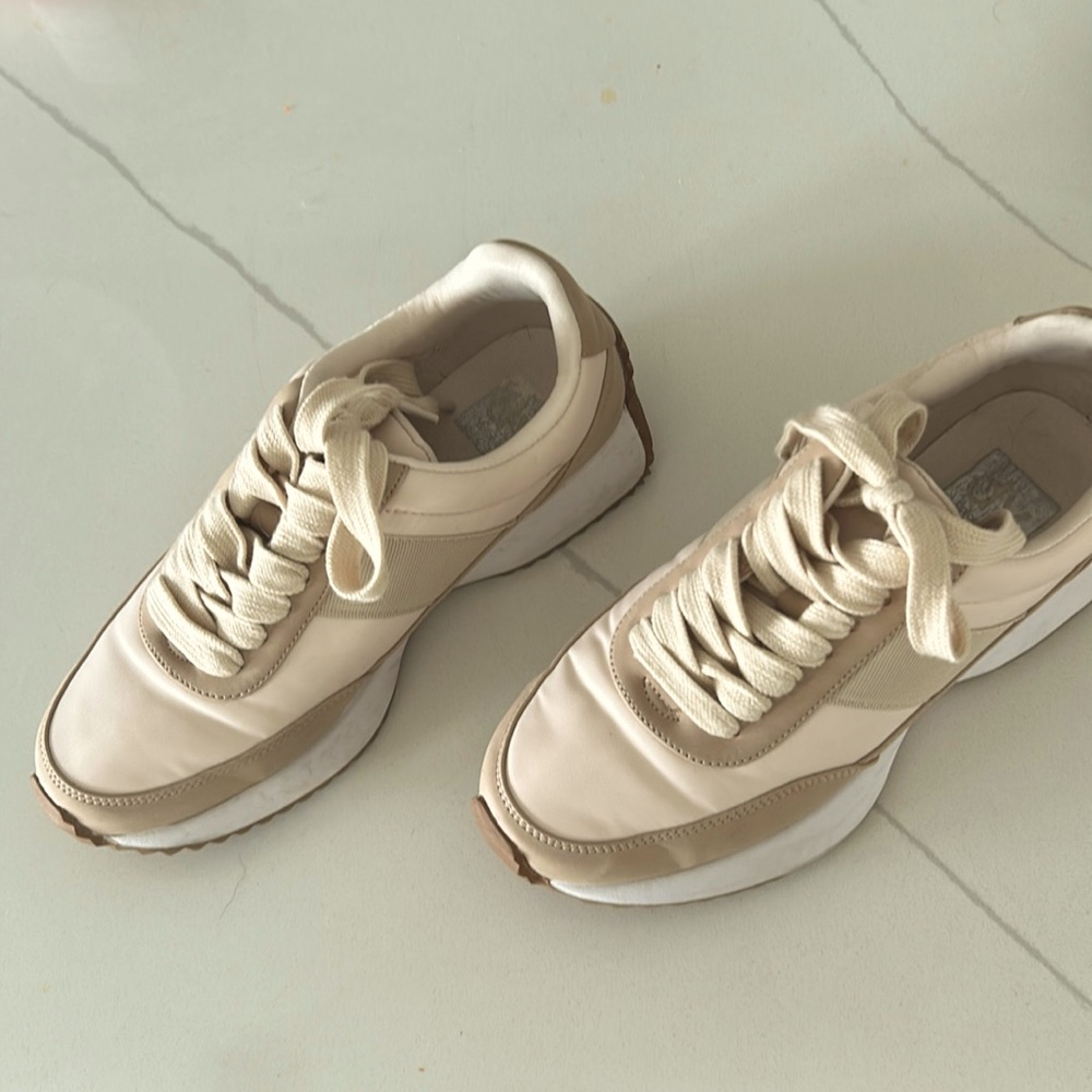Dolce Vita sneakers